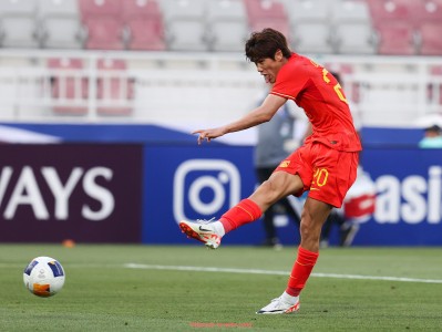 澳客足彩-法甲球队战术打法概览：从传统防反到现代控球流派